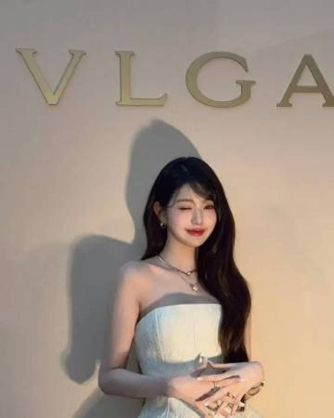 张元英携手宝格丽演绎"未成年贵气"：顶流偶像如何重构奢侈品年轻化叙事