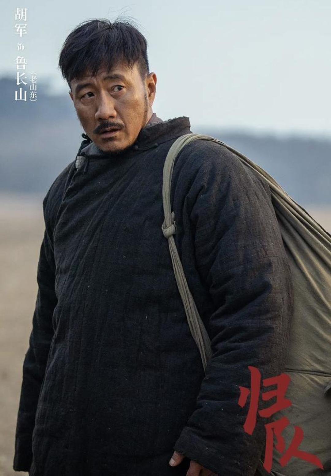 归队热播口碑两极：老戏骨演技封神还原抗联史，角色逻辑争议不掩真诚