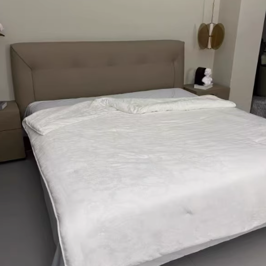 无印良品 100% 蚕丝被：四季相伴的温柔呵护