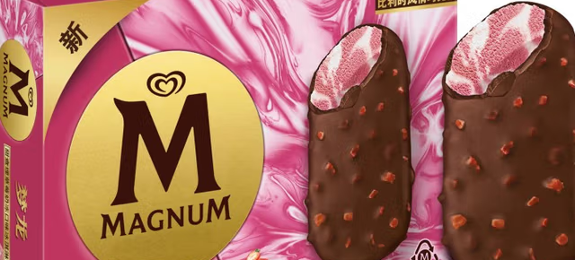 王嘉尔同款甜查理草莓奶冻梦龙：一口咬碎盛夏的甜蜜暴击