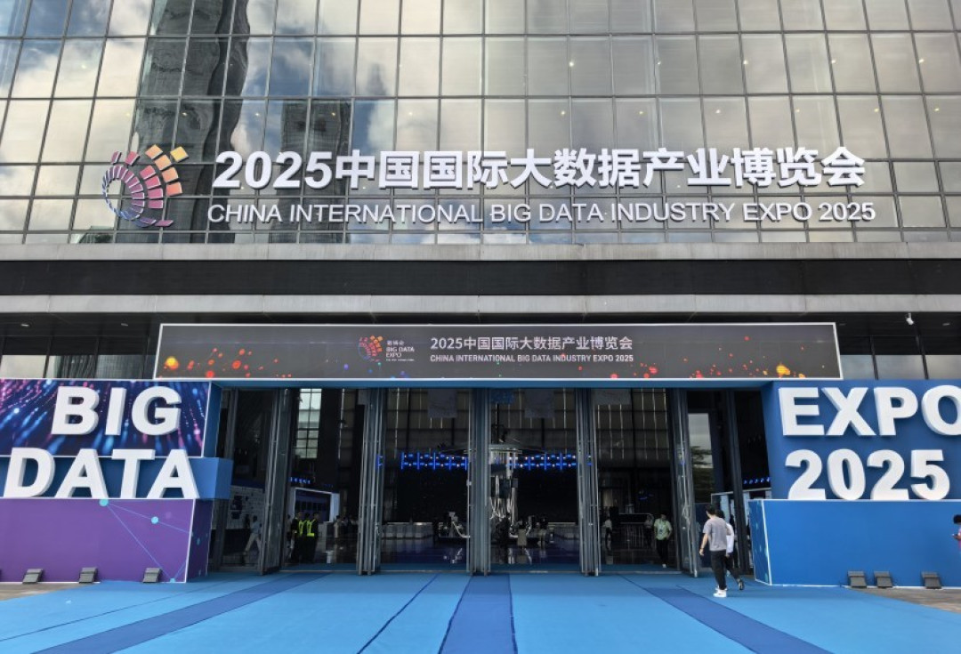 华为擎云 C9首秀2025数博会,开启商用平板电脑新时代