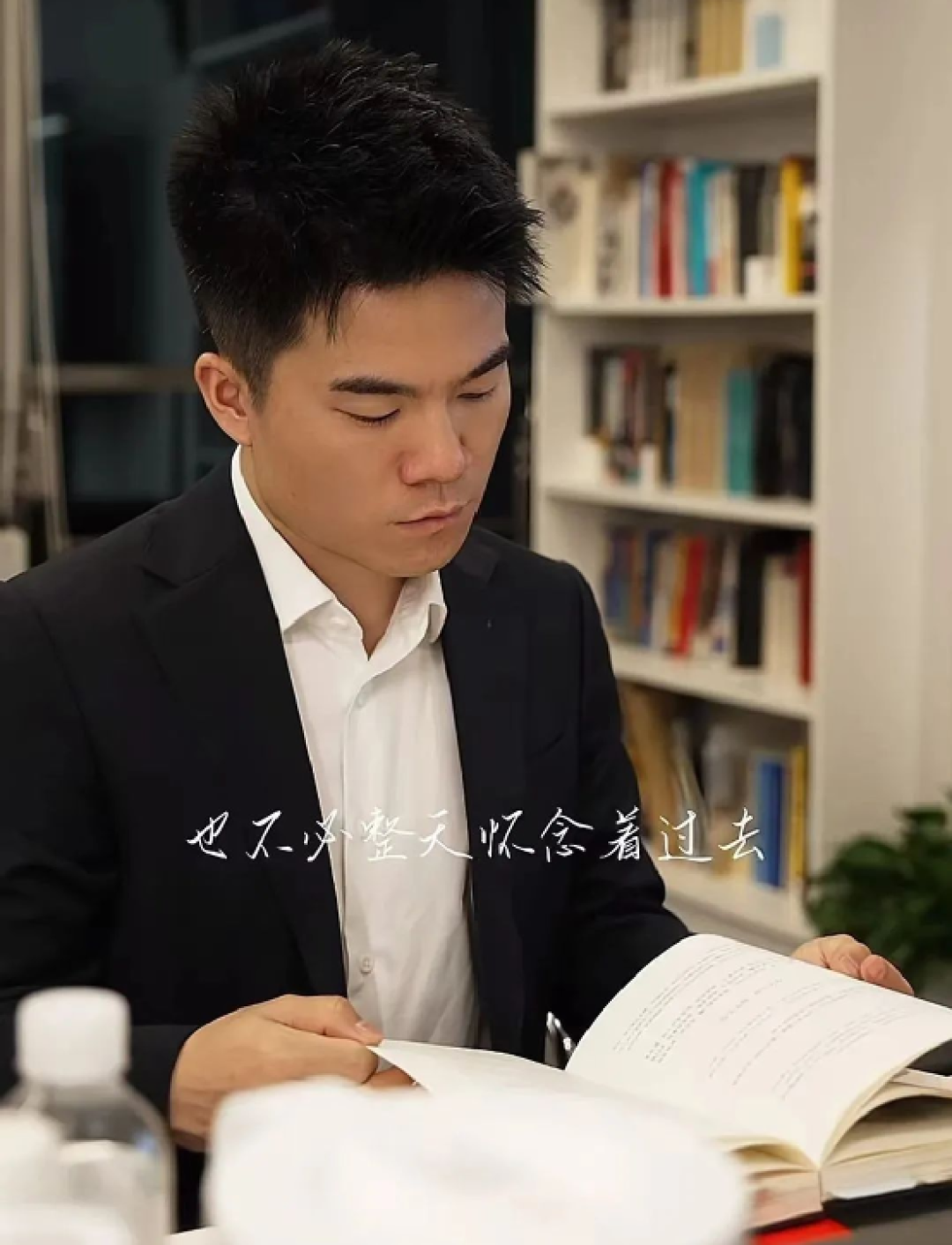 董宇辉暴富,俞敏洪“暴雷”