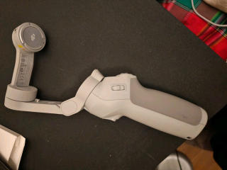 大疆手机稳定器，折叠便携设计