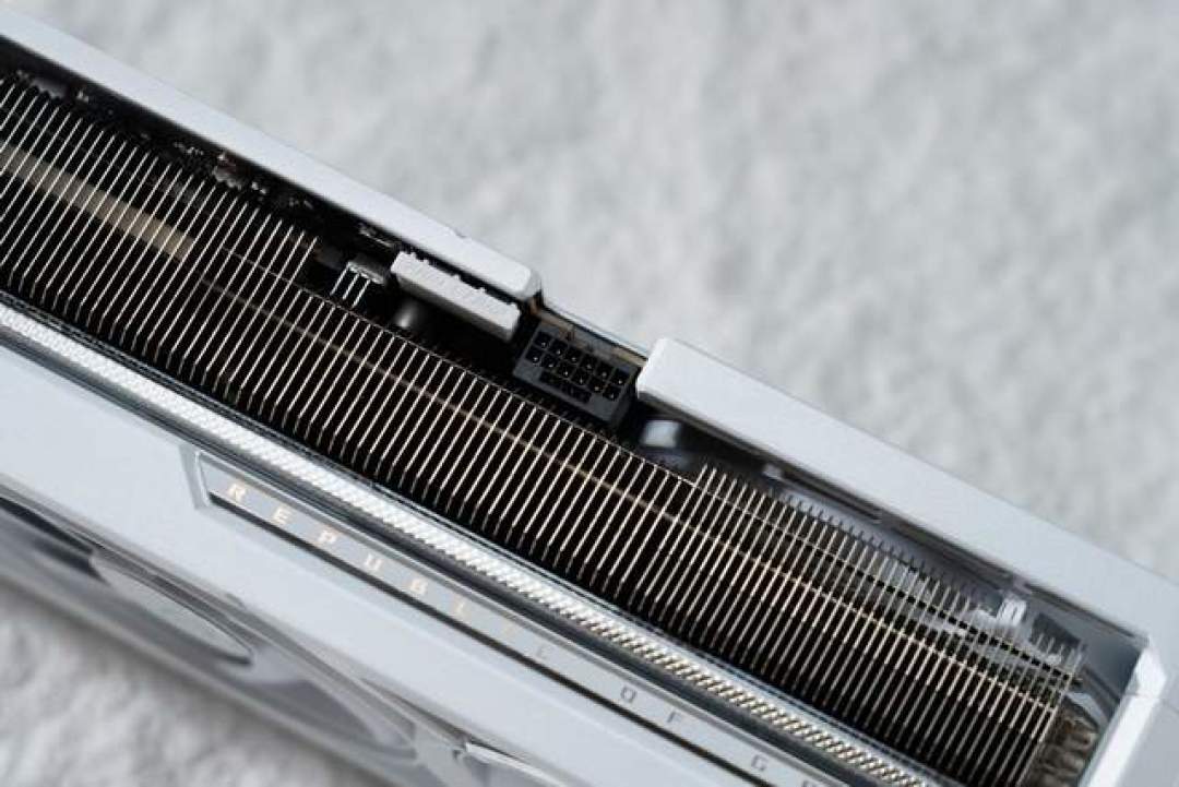 七夕换新白色显卡更具新意!ROG ASTRAL白夜神RTX5080来袭