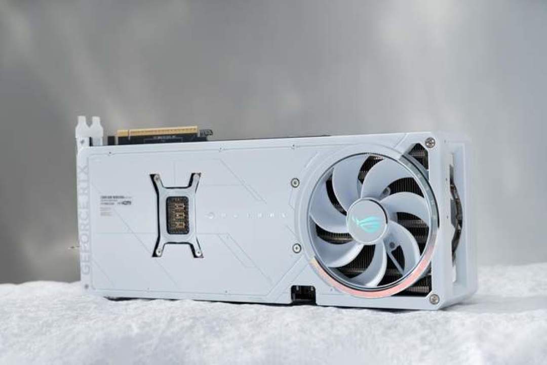 七夕换新白色显卡更具新意!ROG ASTRAL白夜神RTX5080来袭