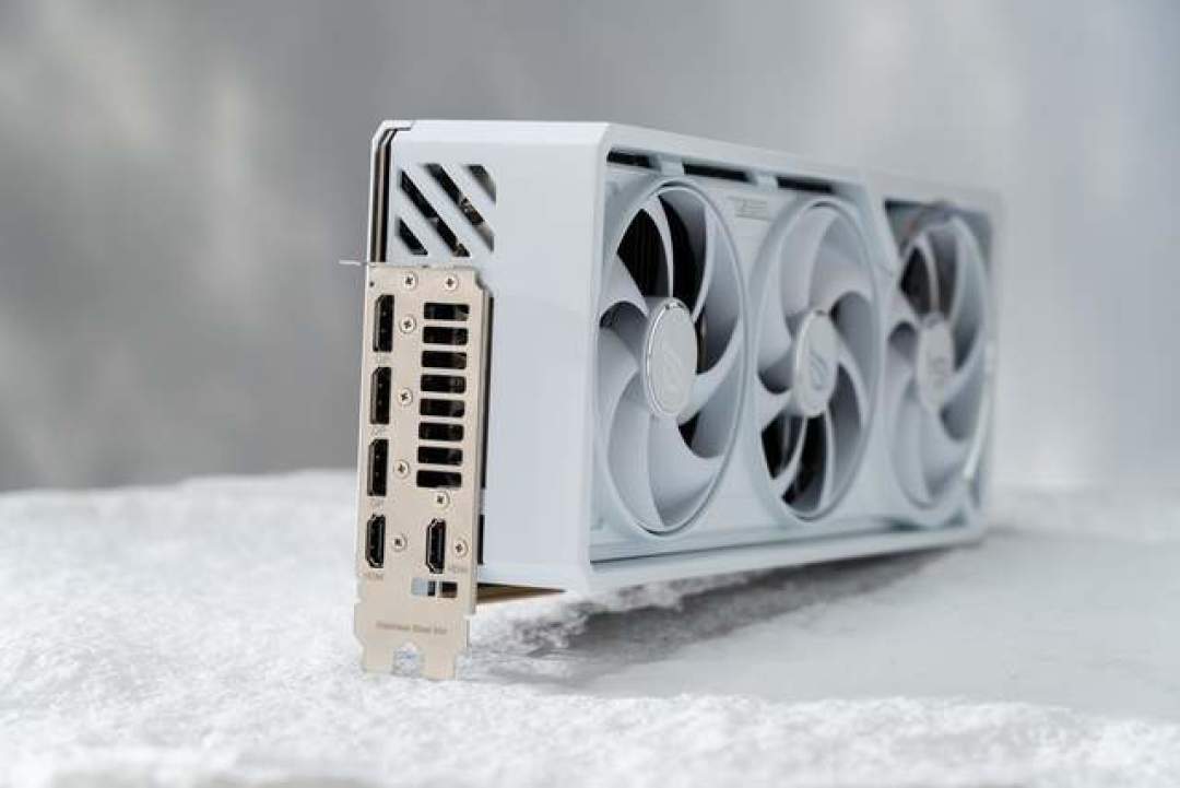 七夕换新白色显卡更具新意!ROG ASTRAL白夜神RTX5080来袭