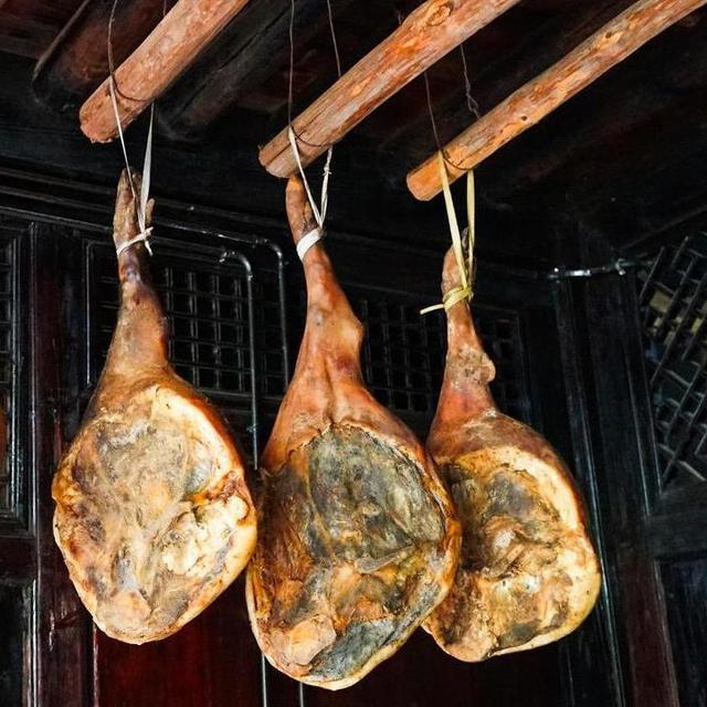 动辄十几万的外国火腿，根本不能和中国比，不信你看