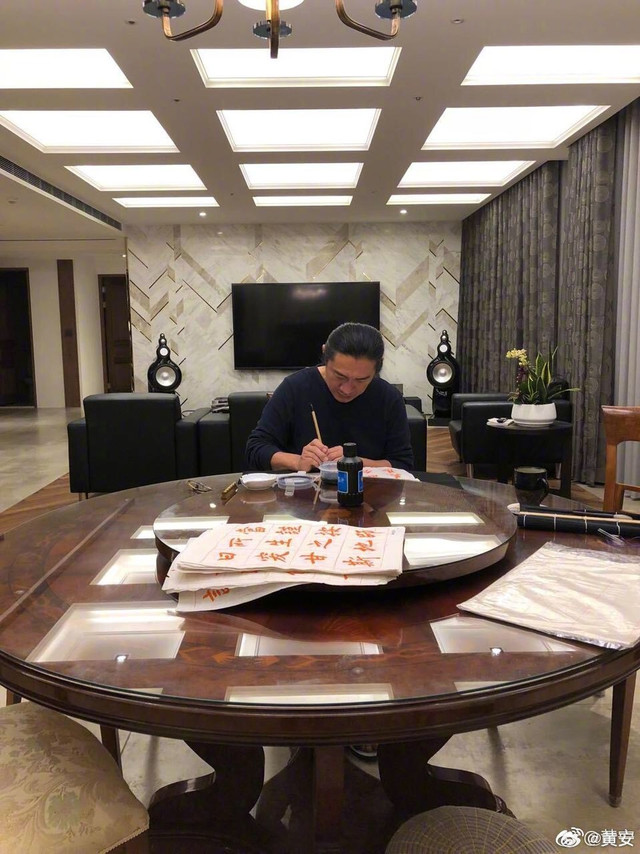 《听出高潮的设备》听音乐，是我最喜欢的娱乐之一，我好像天生听力就很好，至今依然犀利。听好音乐，就需要好音响。于是，玩音响又成为我另一个爱好，只不过这个爱好很烧钱，一定要适可而止、量入为出，否则容易败家