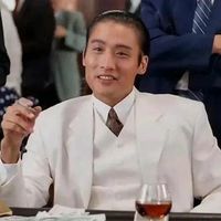 多面角色演绎：梁家辉的演艺生涯