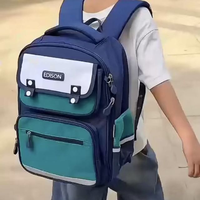 爱迪生学生书包轻松背，护脊设计超贴心！