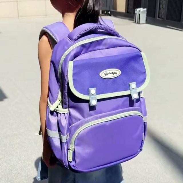 孩子书包太重？试试这款Kocotreekk树超轻减负双肩包轻便护脊包！