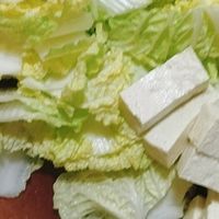 重口“炸弹”：爆辣肥肠火锅的极致诱惑