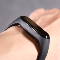 上海斥资1.4亿元给学生配运动手环引热议 均价不超229元：教育局回应免费发