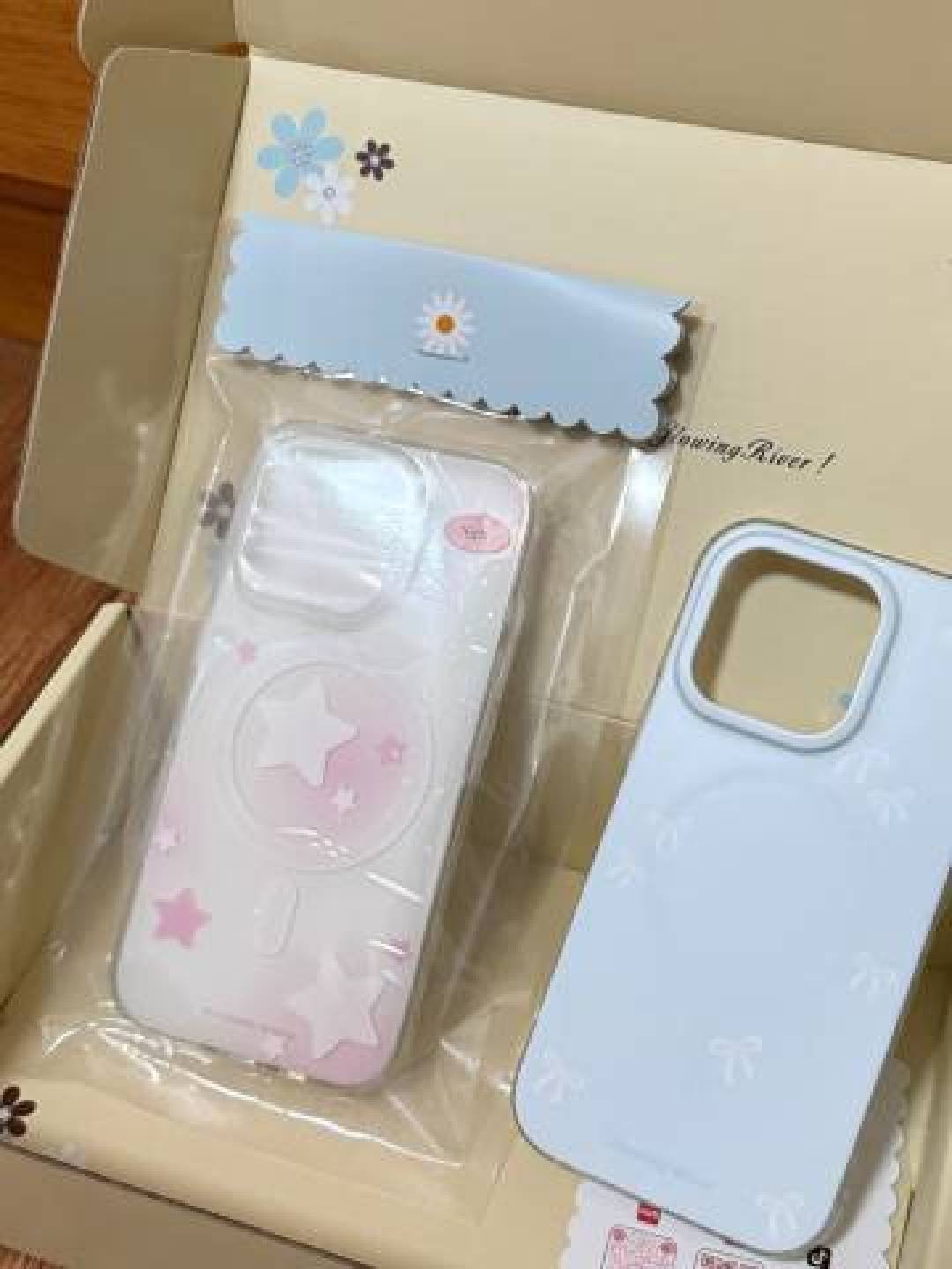 手机壳盲盒开箱实录:15元超值包VS百元设计款,拆出网红款还是老年风?