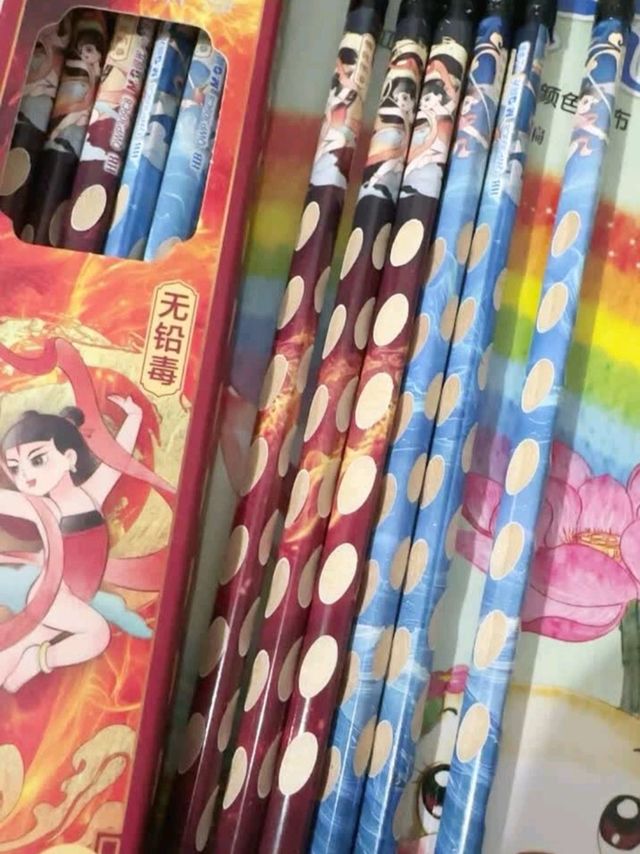 开学文具选对了：晨光洞洞铅笔超实用