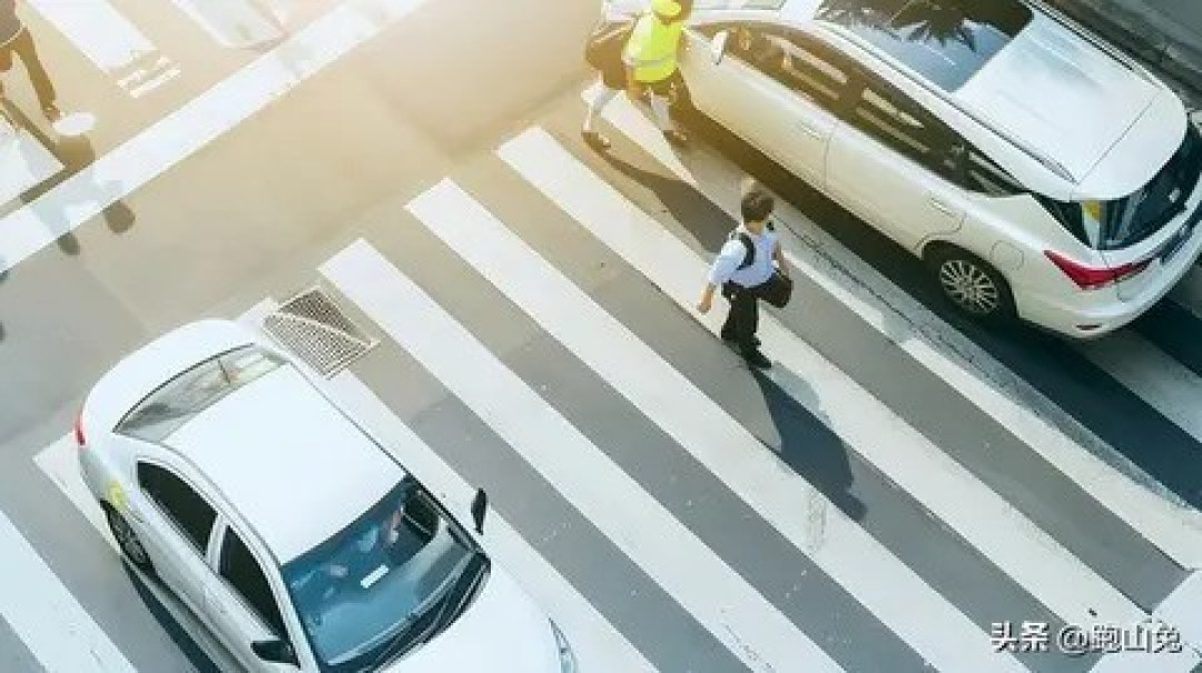 斑马线上行人优先:法律规定明确,保障安全与秩序