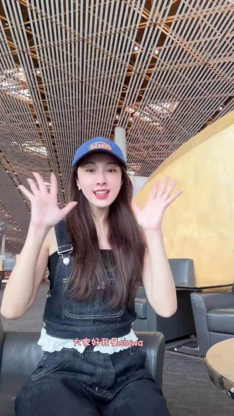#张小婉# 张小婉✈️登机之前的“好好儿”分享去动物园看到可爱的动物发出夹子音 夹哑了 無名先生MIDDLE的微博视频