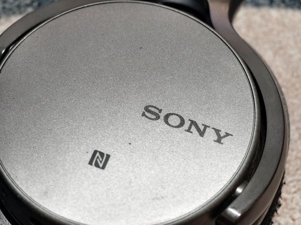 sony MDR-1ABT，终于能感受到曾经千元耳机的声音了。