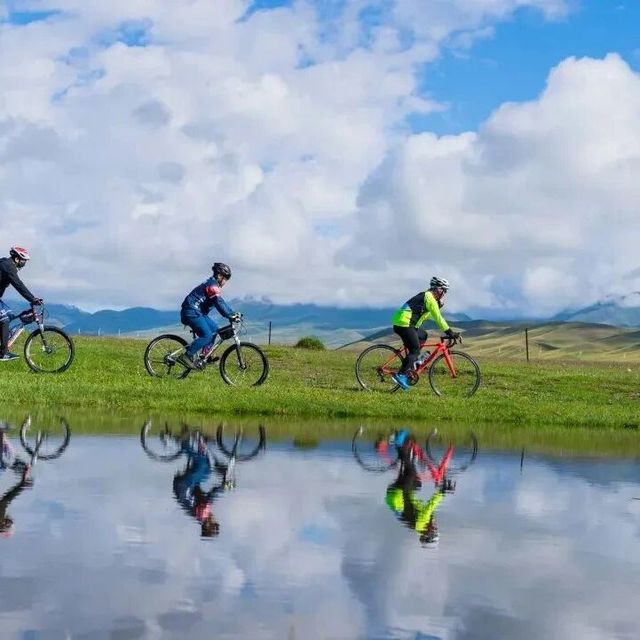 国庆骑行去哪？必须去独库公路，骑行穿越天山，爽！！！