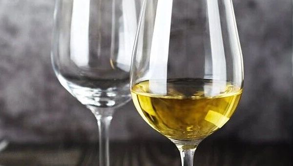 别小看这六个杯子：它背后是中欧水晶杯大佬的百年工艺！