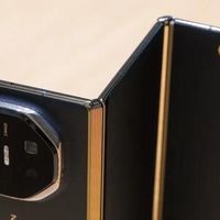 中国占全球近半折叠屏市场！华为大战三星，苹果携 iOS 优化入局，行业是否会重洗牌？