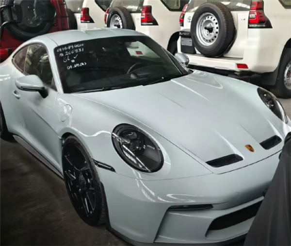 汽车博主闫闯自曝买保时捷911被坑：老板失联后钱车两空