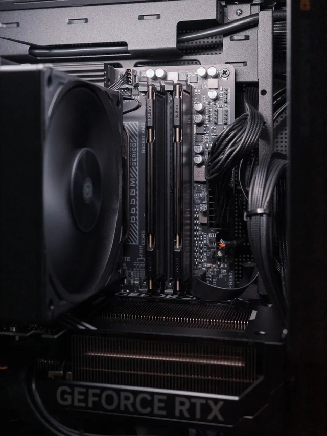 25L MATX 纯黑微光机箱