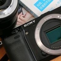半画幅机皇微单Sony Nex7 2430万像素 1080P视频拍摄 90度翻折屏