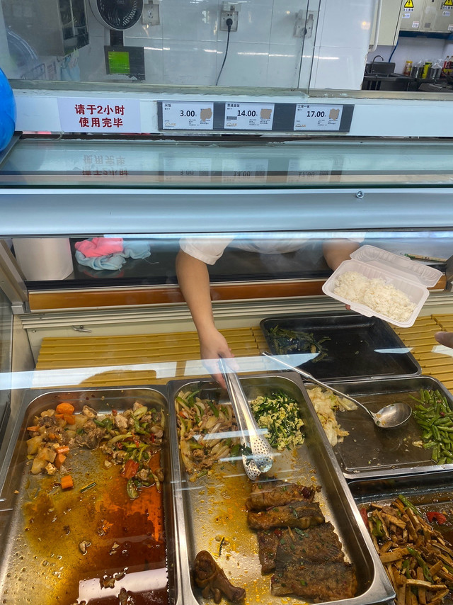 深圳天虹13.99元的打(穷)工(鬼)盒饭又吃到了！