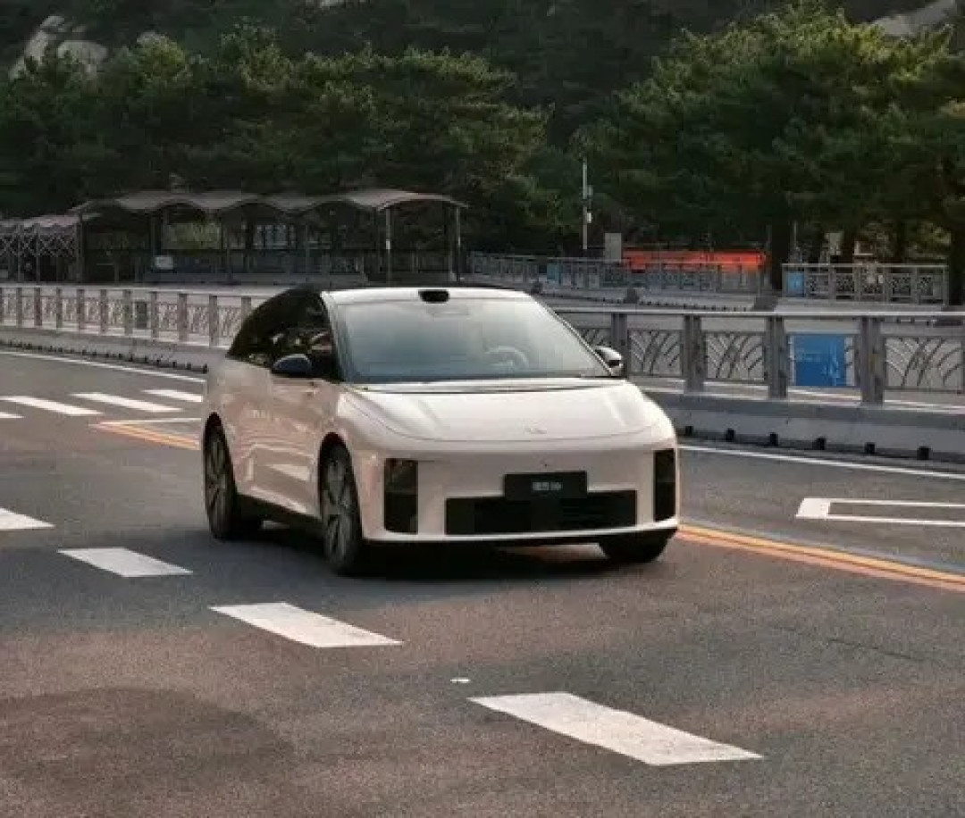 理想i6即将上市,设计延续家族风格,搭载800V高压纯电平台