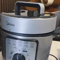 美的（Midea）电压力锅家用不粘锅70kPa高压快煮饭锅3-6人 