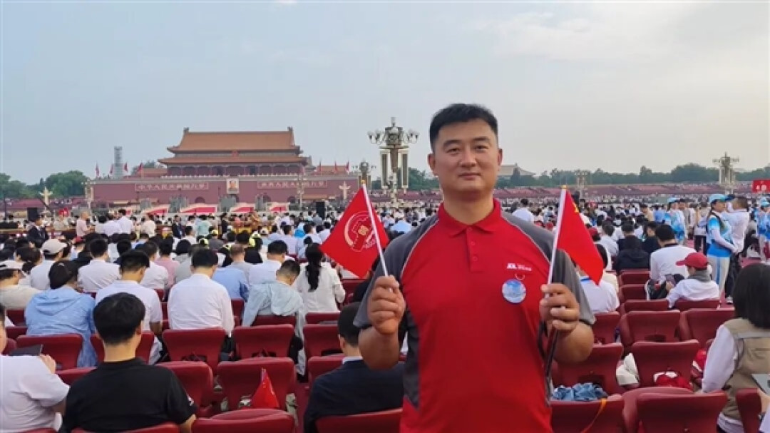 多名京东小哥受邀登上九三阅兵观礼台:荣耀和自豪同在