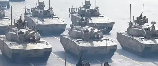 纯燃油车的时代结束了？93阅兵坦克都用上增程式了！