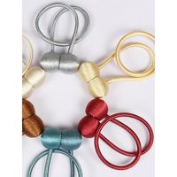 这窗帘扣能吸住还能挡光！