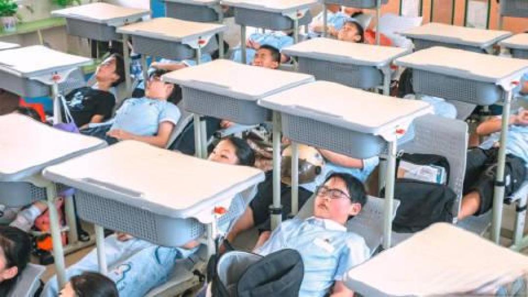 中小学生午休课桌椅新国标落地:躺睡自由开启健康与教育公平双革新