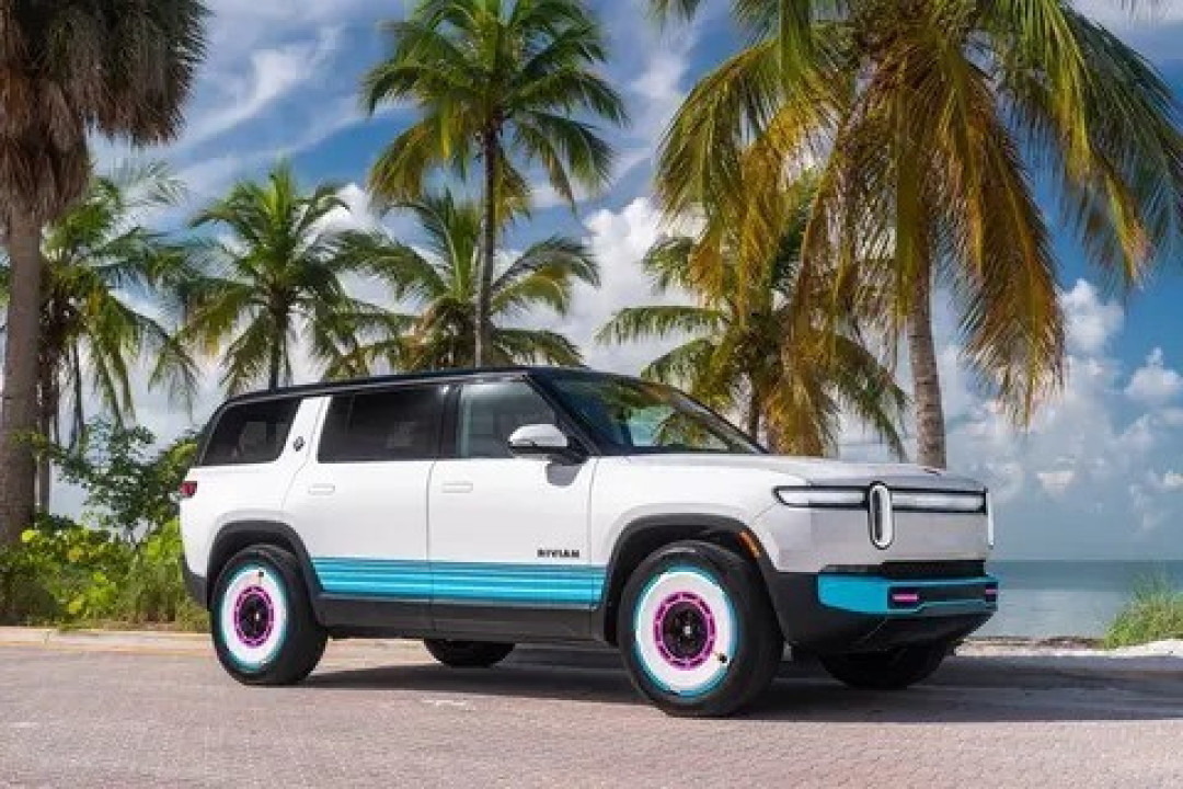 Rivian推出复古风R1S电动SUV,致敬80年代迈阿密美学