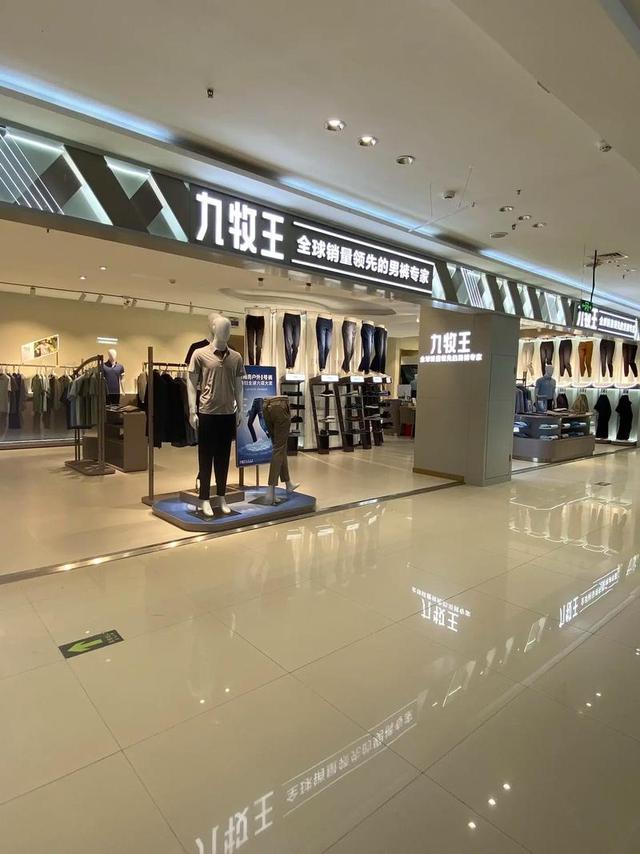 36年只做男裤，行业追风口它不跟，靠这条裤子笑到最后？