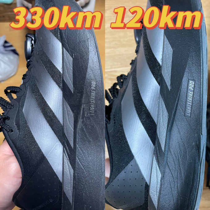 阿迪达斯跑鞋