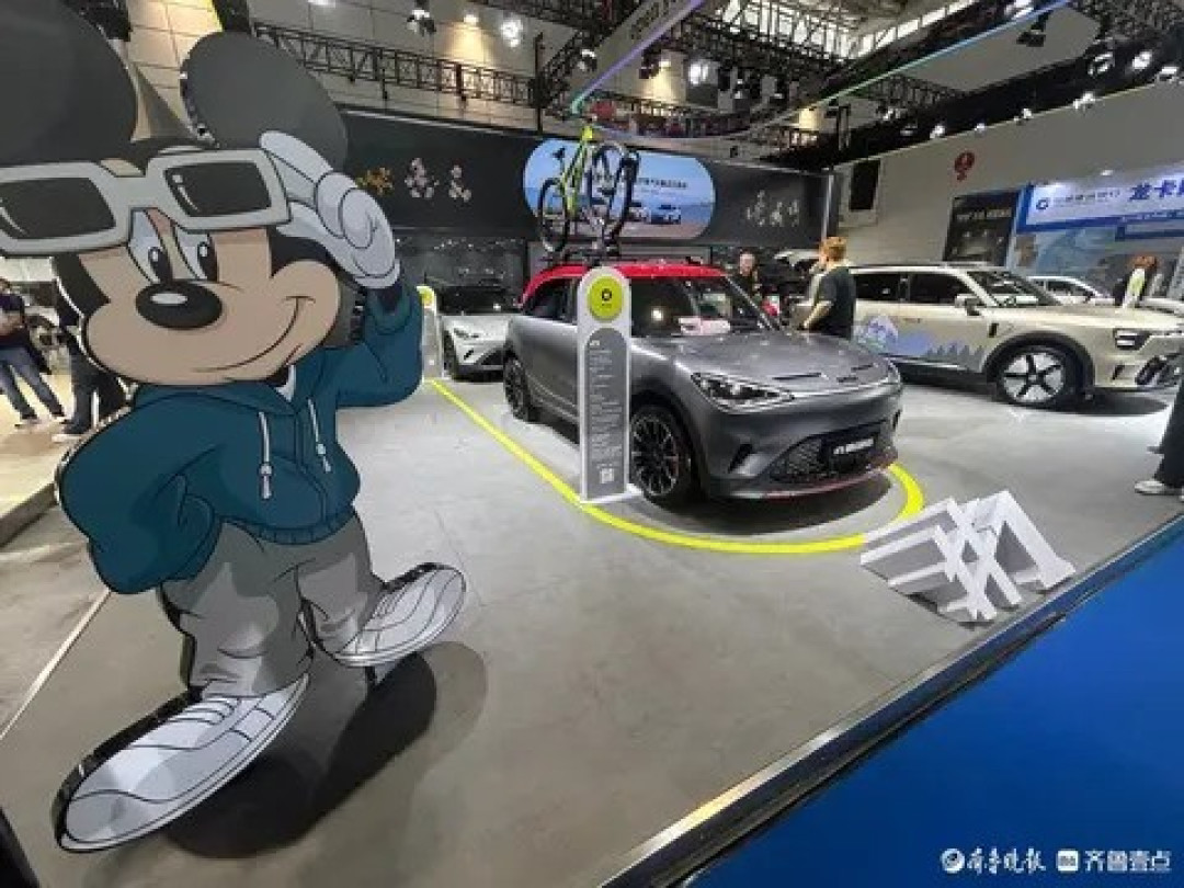 smart纯电车展亮相齐鲁秋季车展,卡通互动成亮点