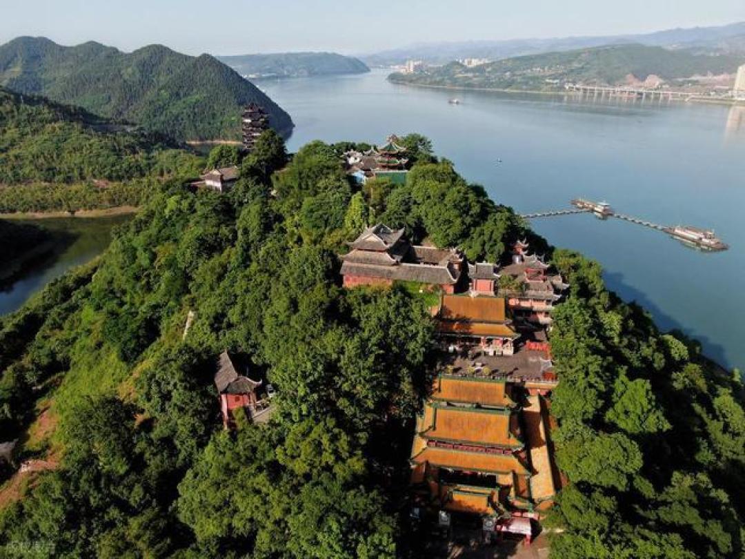 穿越千年幽冥秘境:丰都鬼城的三教文化巡礼与生死沉思之旅