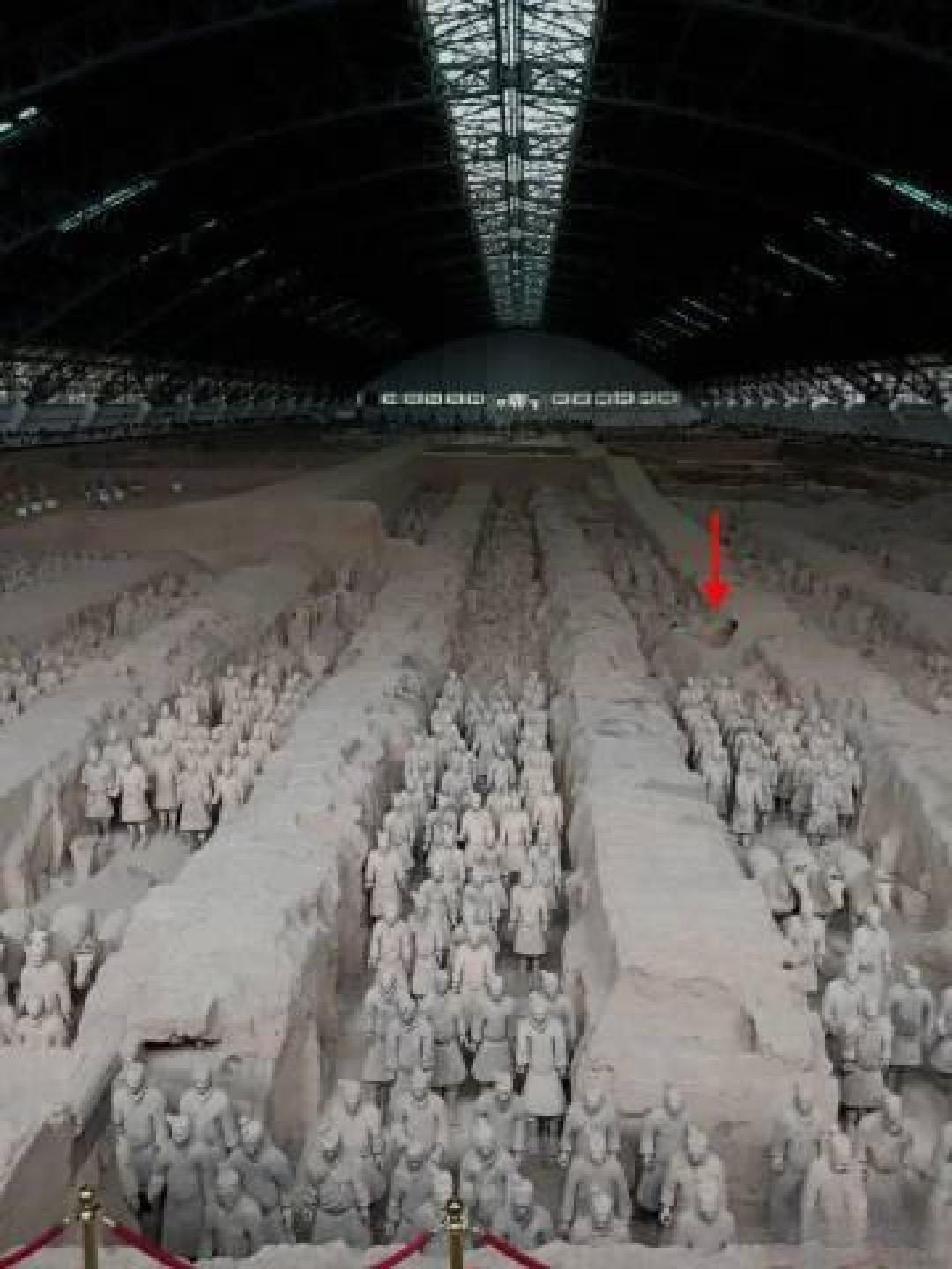 兵马俑一号坑惊现1米大洞 揭秘近代墓葬遗存与千年陶俑擦肩之谜
