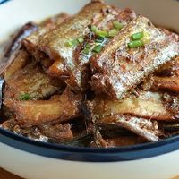 秋日美食：黄豆酱炖带鱼