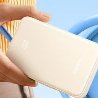 绿联22.5W快充20000毫安充电宝：返校必备，轻巧续航无忧！
