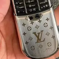 当年3万块的诺基亚，还是LV限定版，如今闲鱼卖600元