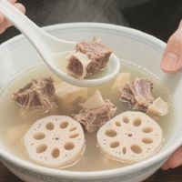 秋日暖汤：一碗莲藕排骨汤，炖出岁月温软