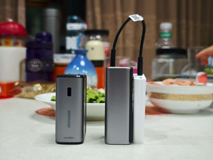 酷态科充电器