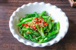 邪修美食：凉拌芦笋