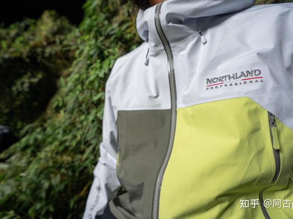 2025年冲锋衣深度测评：从日常通勤到硬核户外，从几百到几千，深度测评诺诗兰飓风冲锋衣