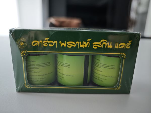 被秋天的蚊子咬到崩溃！买了几瓶泰国的青草膏，救我狗命！