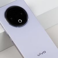 8200mAh+IP69防水，vivo Y500千元机“卷王”如何越级打旗舰？
